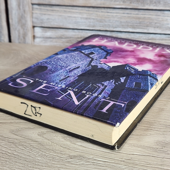 🔥 The Missing Book 2 SENT Haddix Hardback Book - Picture 5 of 7